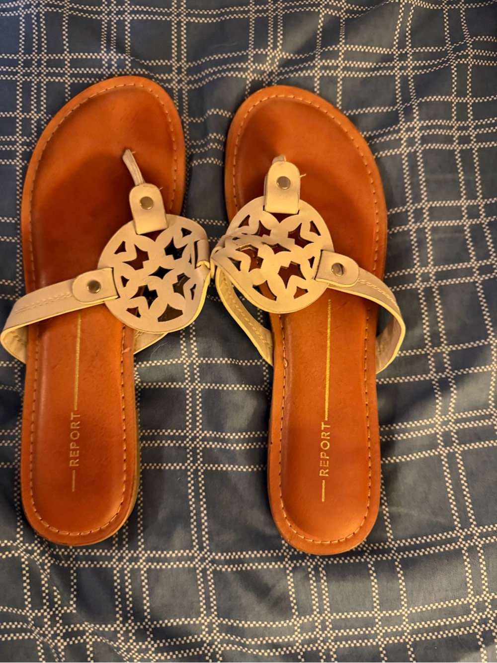 Report Cream Leather Cutout Medallion Thong Sandals